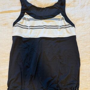 Lululemon TAME ME Yoga Top ~ Barely Worn